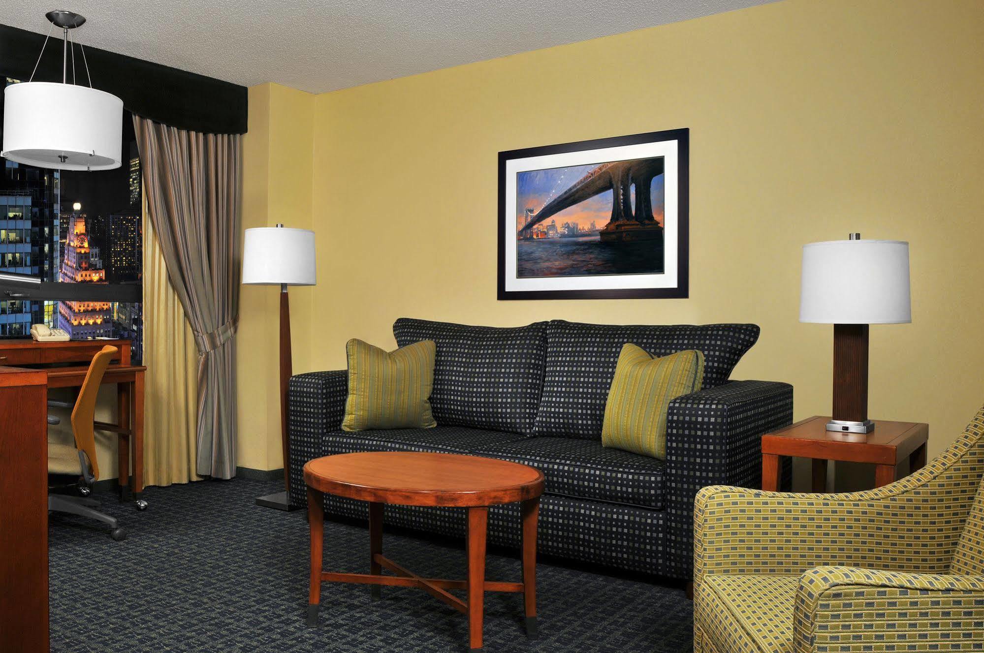 Doubletree Suites By Hilton Nyc - Times Square Νέα Υόρκη Δωμάτιο φωτογραφία